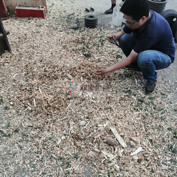 園林樹(shù)枝粉碎機(jī)粉碎效果