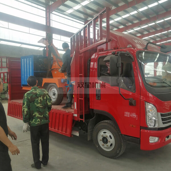 果<a href='http://www.hbmcsl.com' target='_blank'><span><a href='http://www.hbmcsl.com/1/229.html' target='_blank'><span>樹(shù)枝粉碎</span></a>機(jī)</span></a>發(fā)貨現(xiàn)場(chǎng)