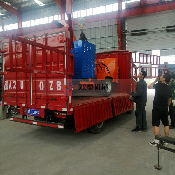<a href='http://www.hbmcsl.com/1/257.html' target='_blank'><span><a href='http://www.hbmcsl.com/1/257.html' target='_blank'><span>果樹(shù)枝粉</span></a>碎機(jī)</span></a>發(fā)貨現(xiàn)場(chǎng)
