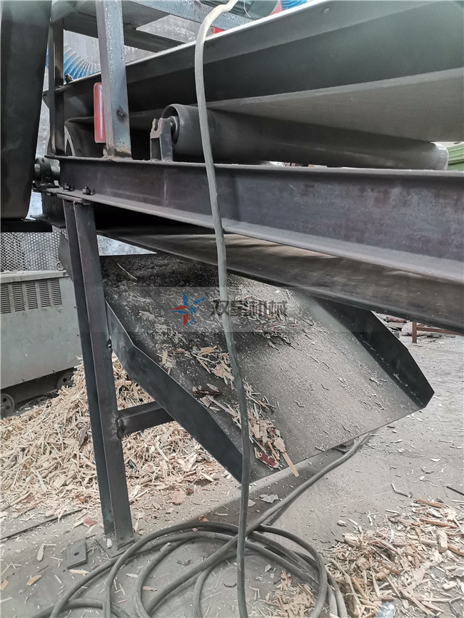 建筑模板破碎機(jī)破碎除釘效果