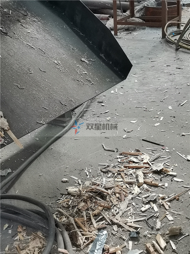 建筑模板破碎機(jī)破碎除釘效果