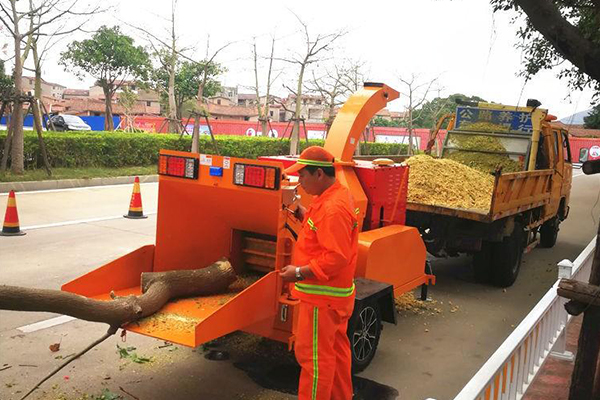 皓星廠家告訴您如樹枝粉碎機廠家何選購樹枝粉碎機