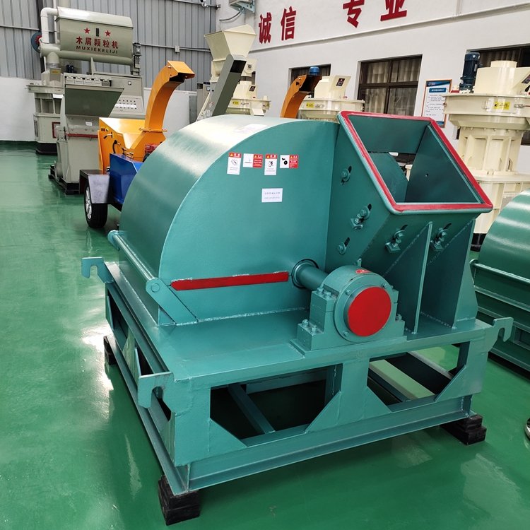 皓星帶大家了解<a href='http://www.hbmcsl.com' target='_blank'><span><a href='http://www.hbmcsl.com/1/229.html' target='_blank'><span>樹枝粉碎</span></a>機(jī)</span></a>雙口鋸末粉碎機(jī)