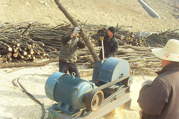 皓星木材粉碎機的<a href='http://www.hbmcsl.com' target='_blank'><span><a href='http://www.hbmcsl.com/1/229.html' target='_blank'><span>樹枝粉碎</span></a>機</span></a>廠家成品有哪些作用？